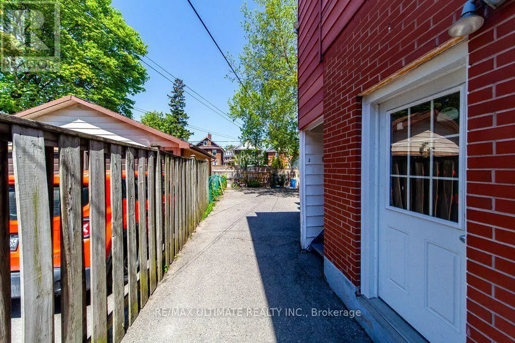 128 ELGIN STREET E