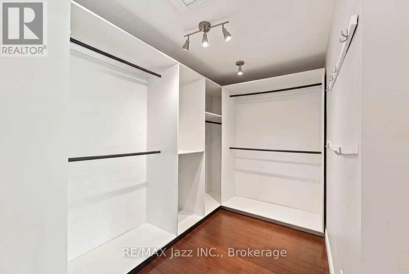 122 MORRIS LANE