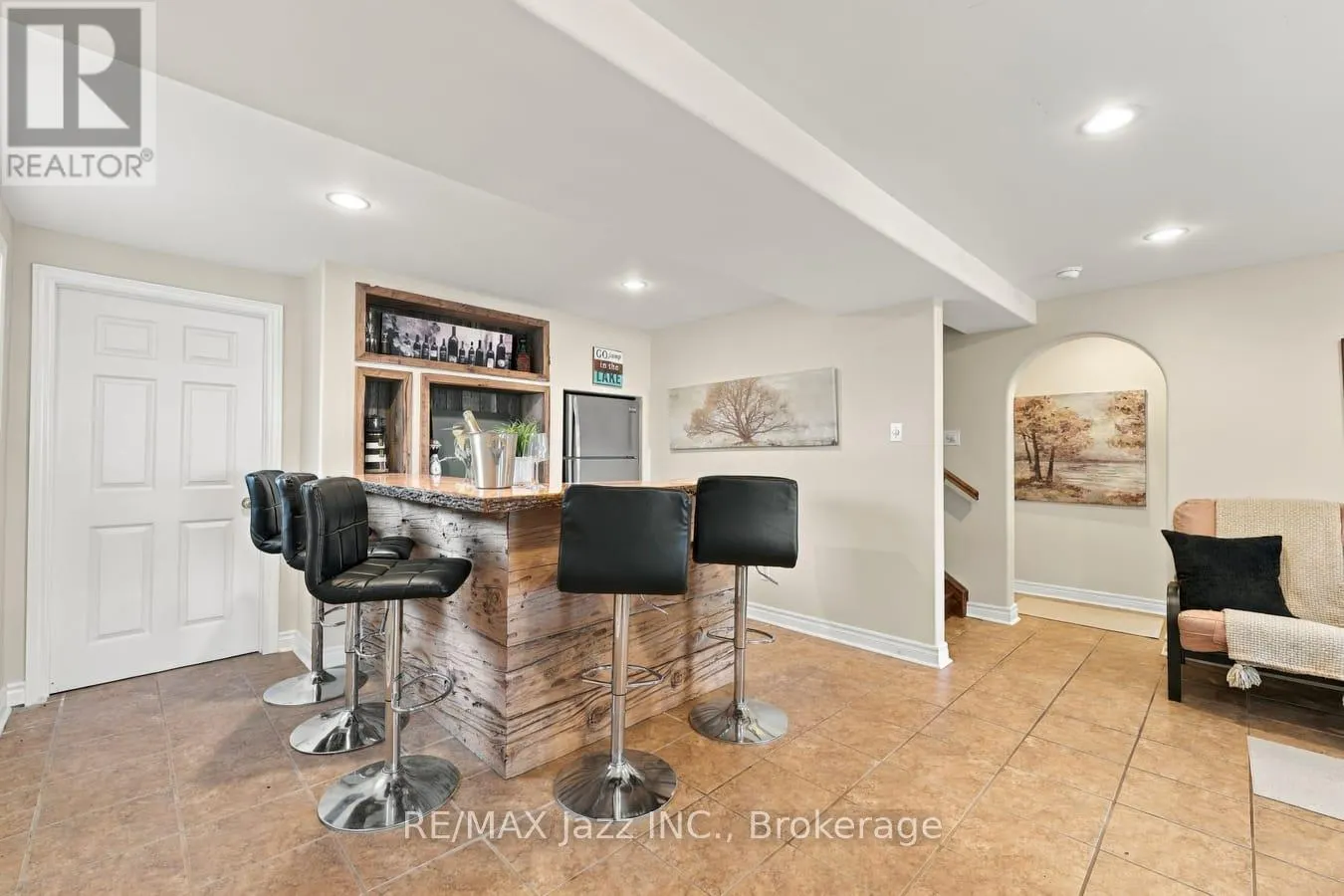 122 MORRIS LANE
