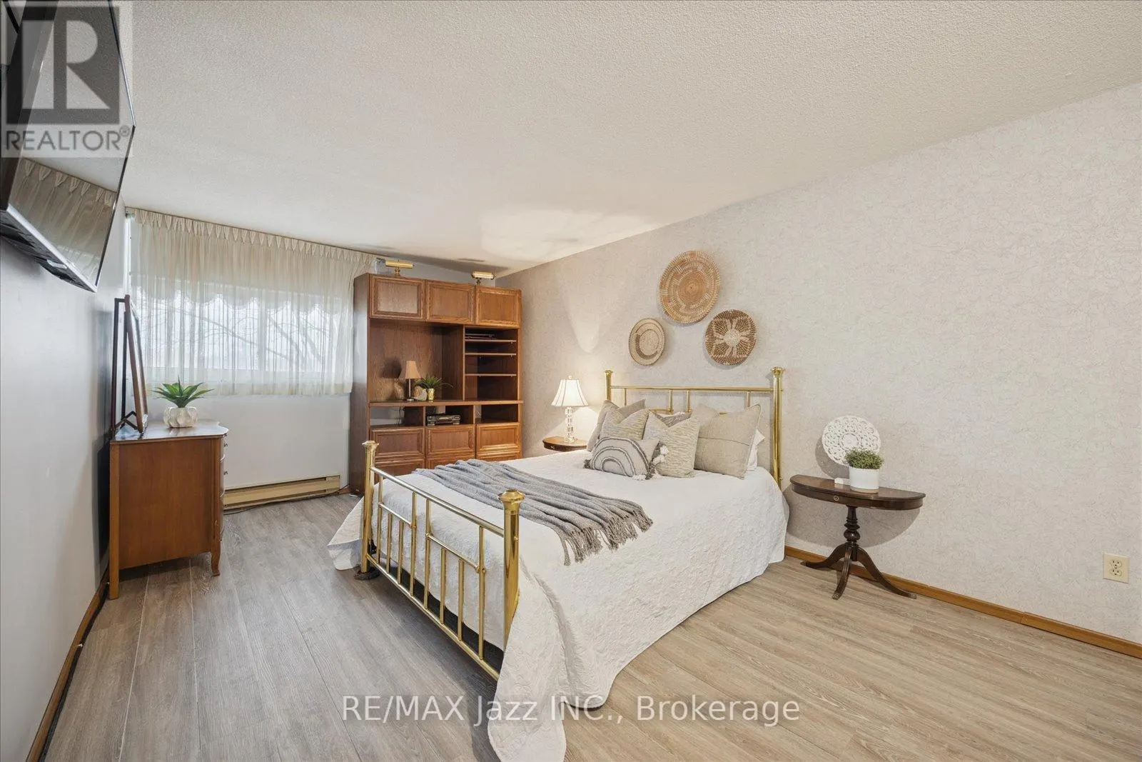 102 - 120 ELGIN STREET W #102
