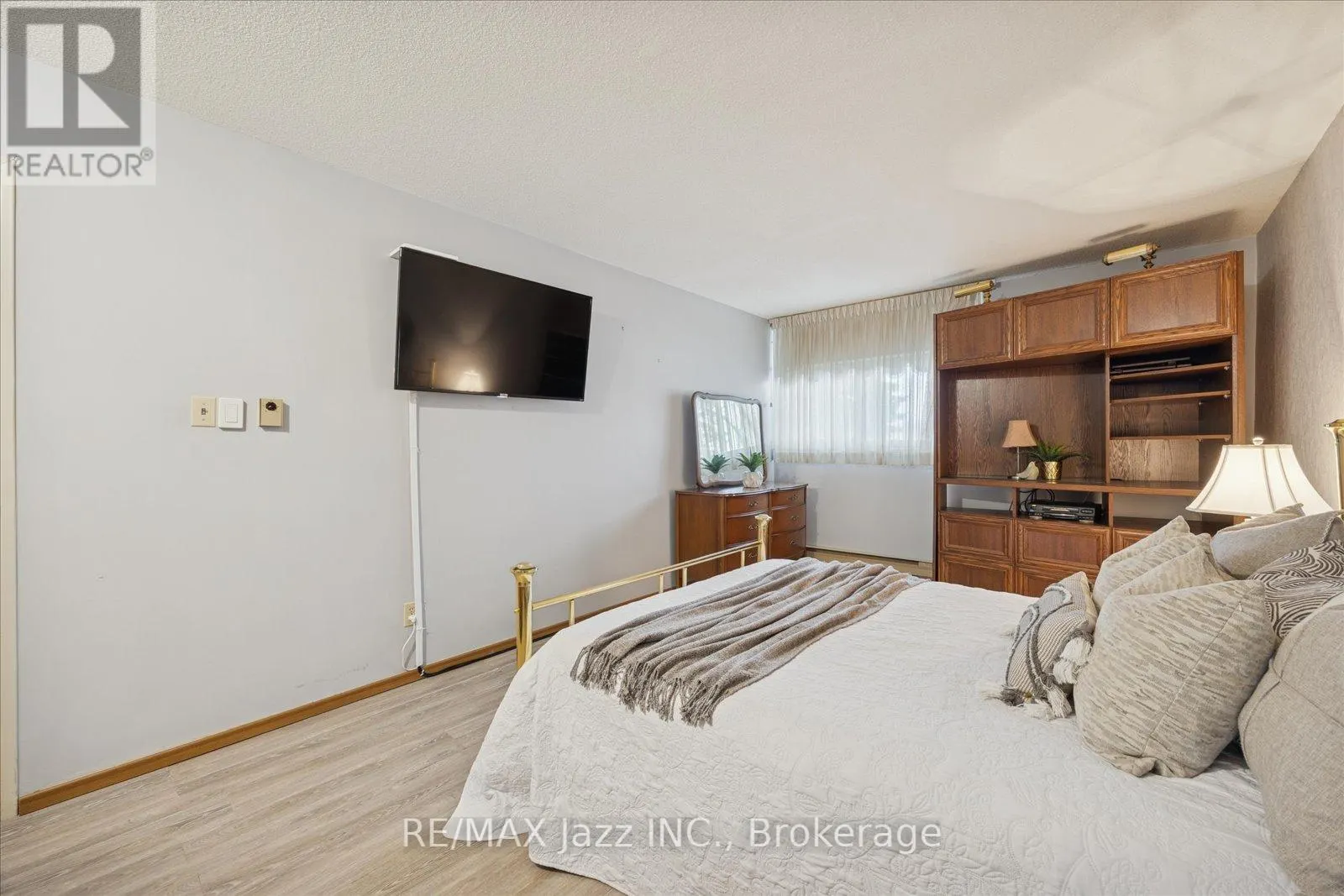 102 - 120 ELGIN STREET W #102