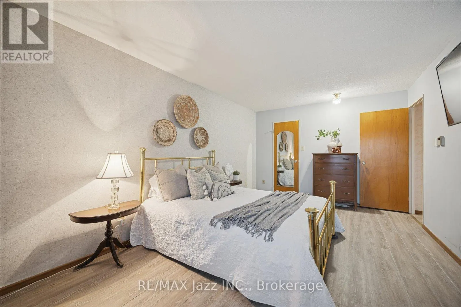 102 - 120 ELGIN STREET W #102