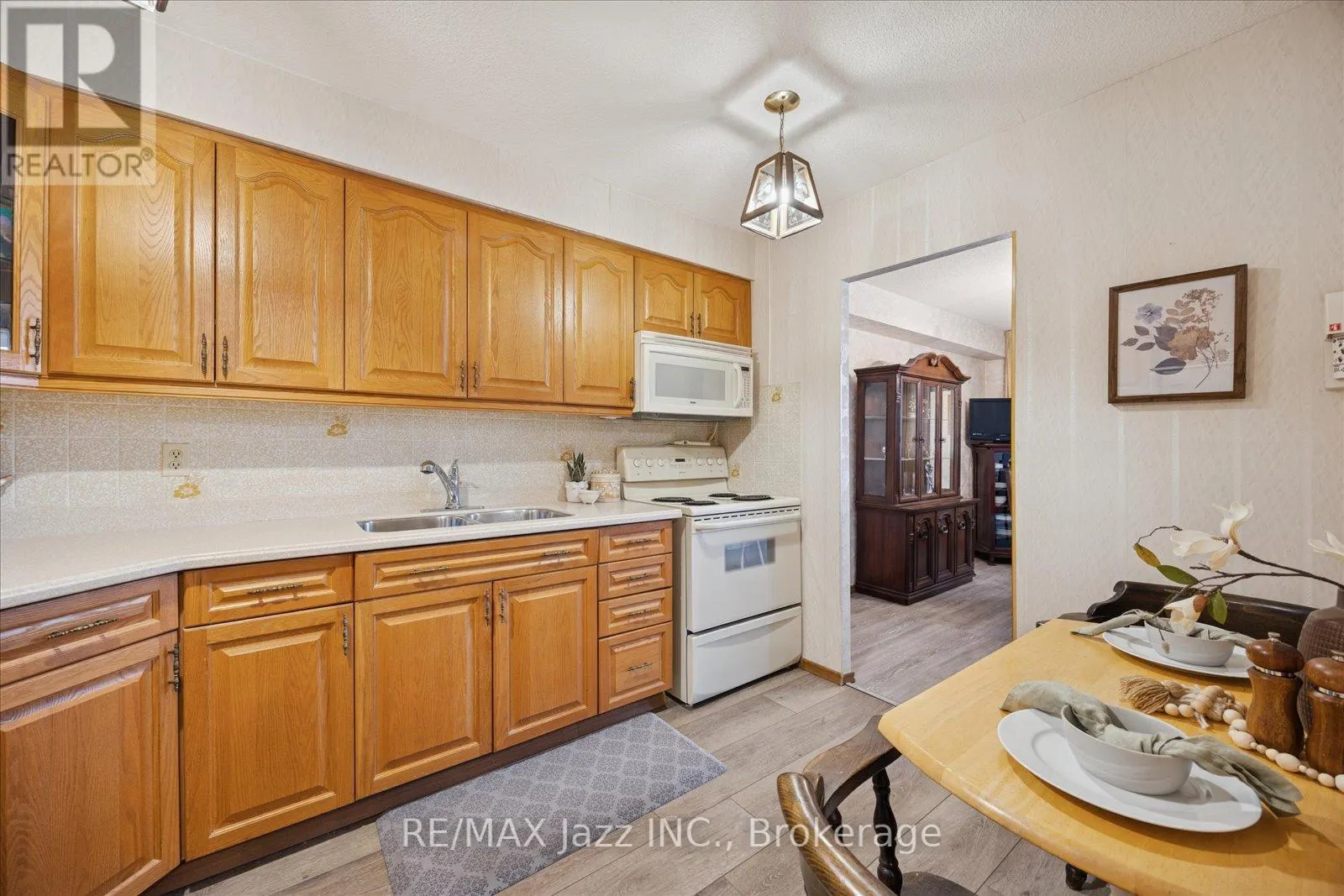 102 - 120 ELGIN STREET W #102