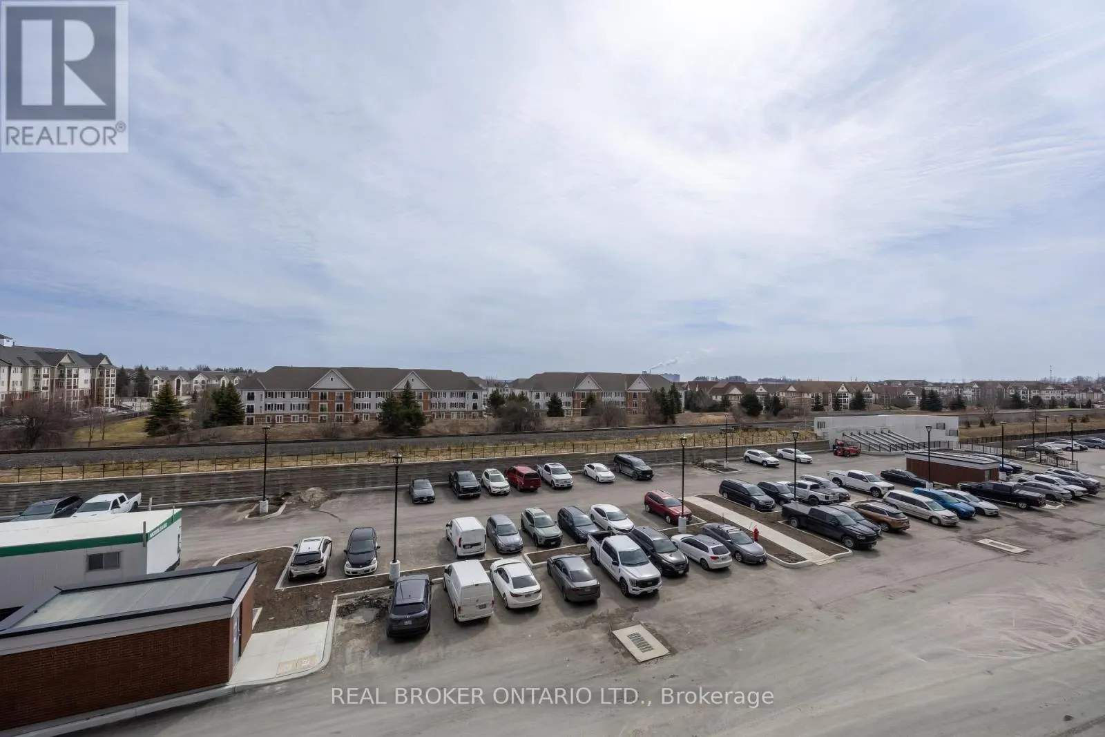 402 - 51 CLARINGTON BOULEVARD #402