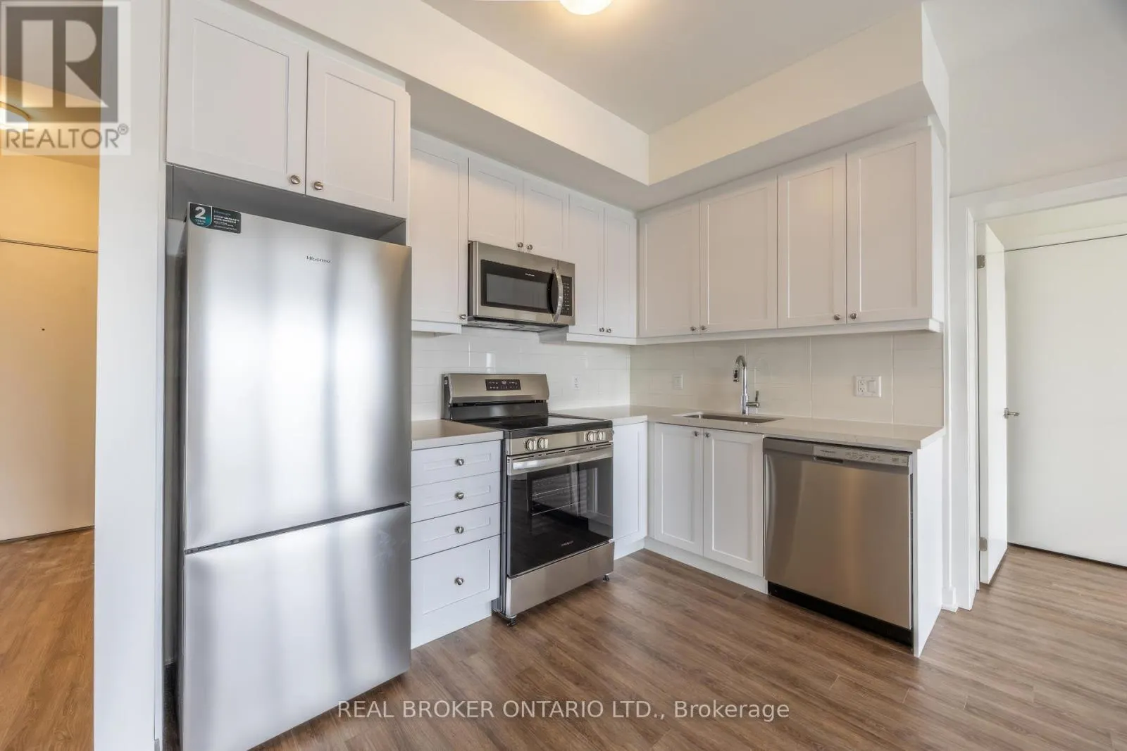402 - 51 CLARINGTON BOULEVARD #402