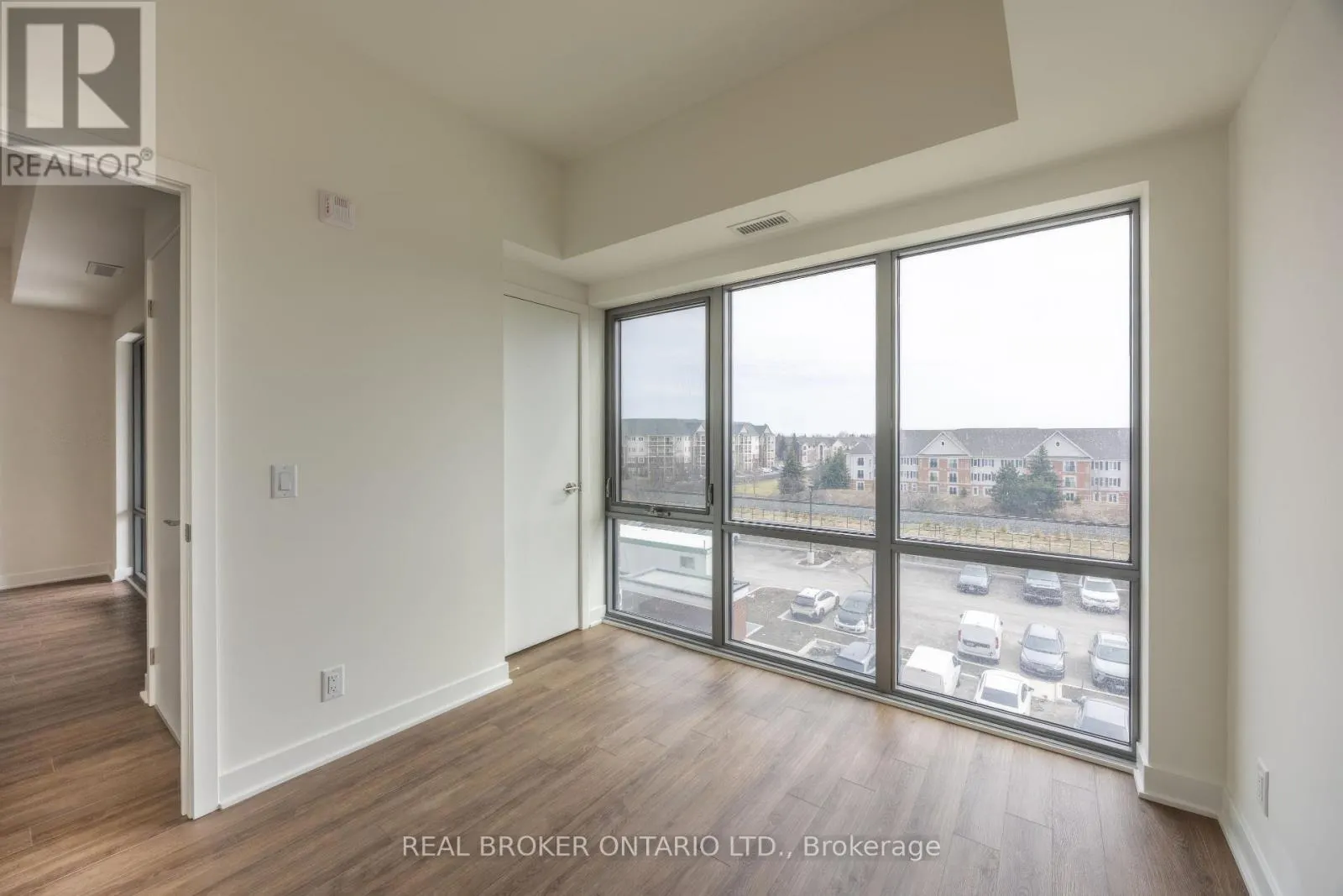 402 - 51 CLARINGTON BOULEVARD #402
