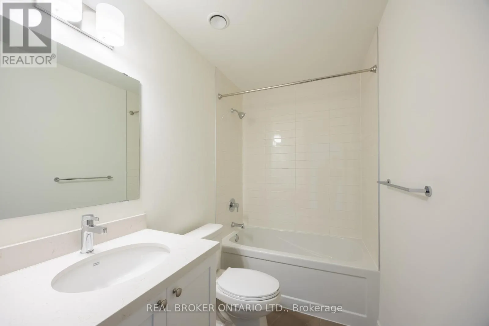 402 - 51 CLARINGTON BOULEVARD #402