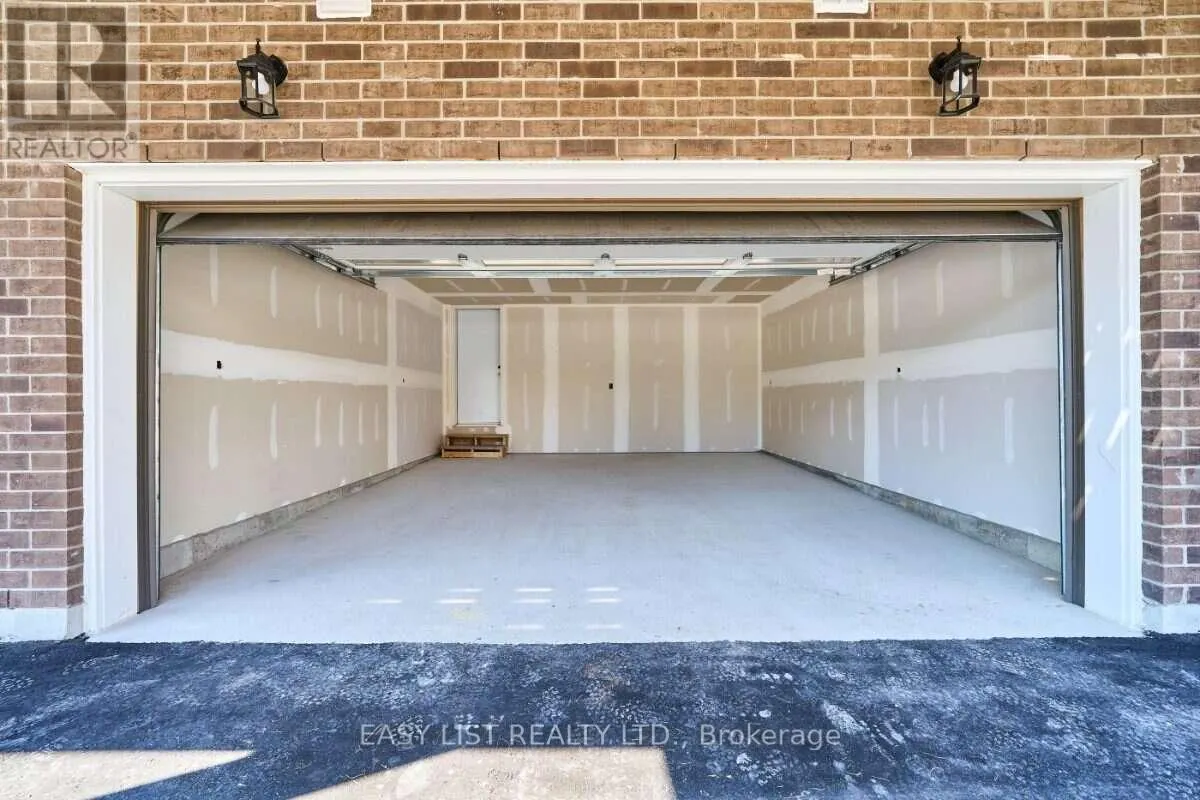 31 ADDYMAN CRESCENT