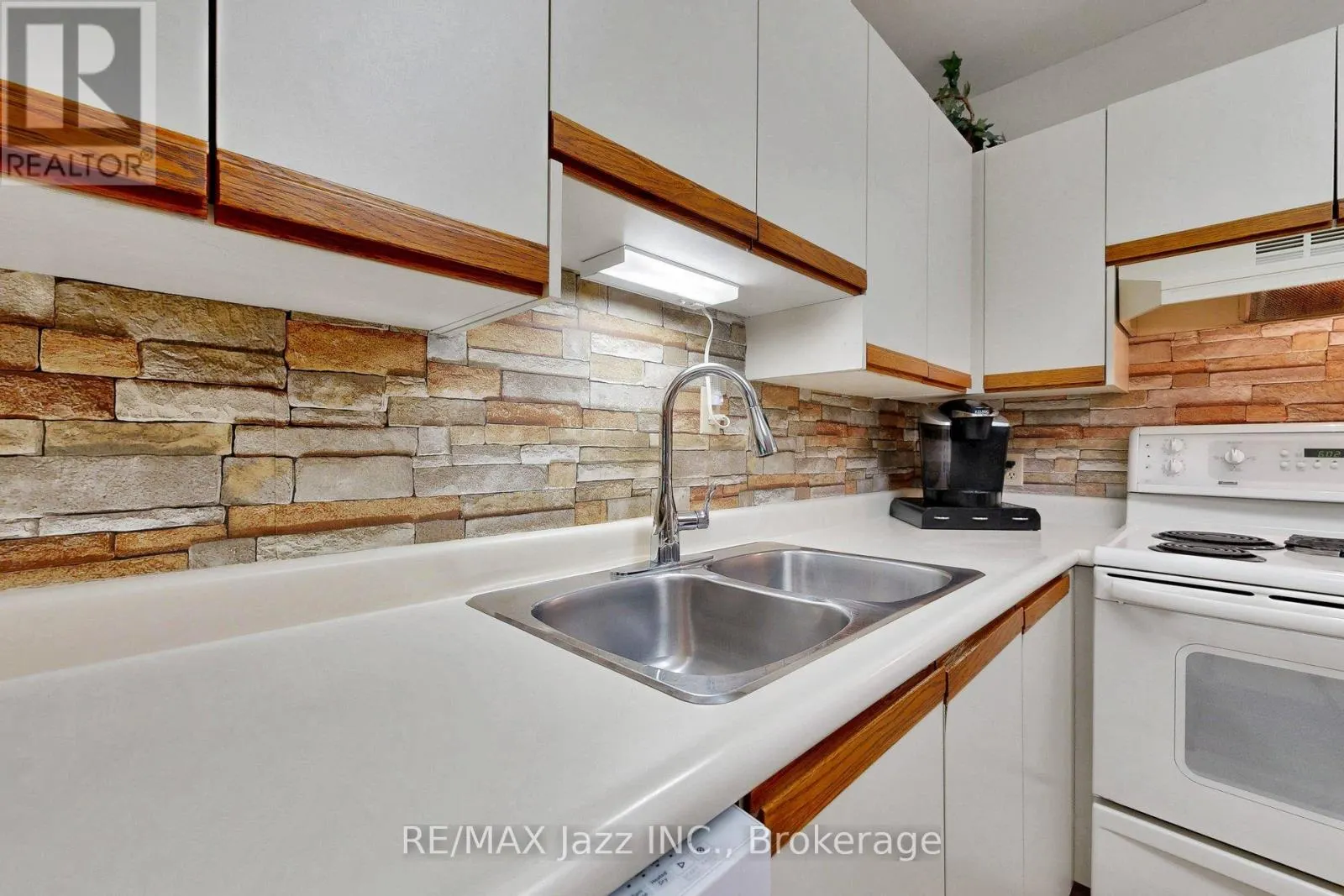 4 - 234 WATER STREET #4