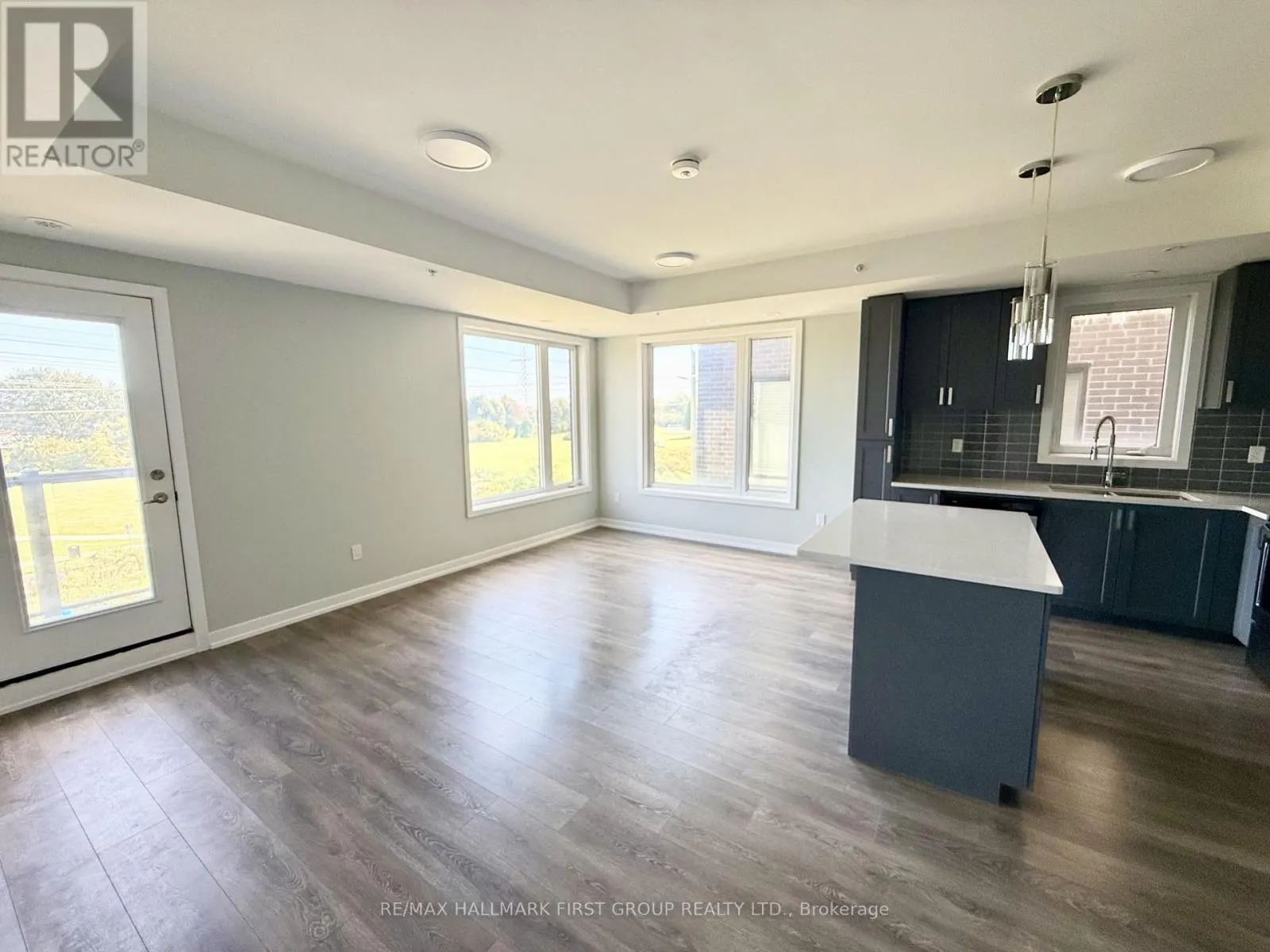 318 - 1555 KINGSTON ROAD