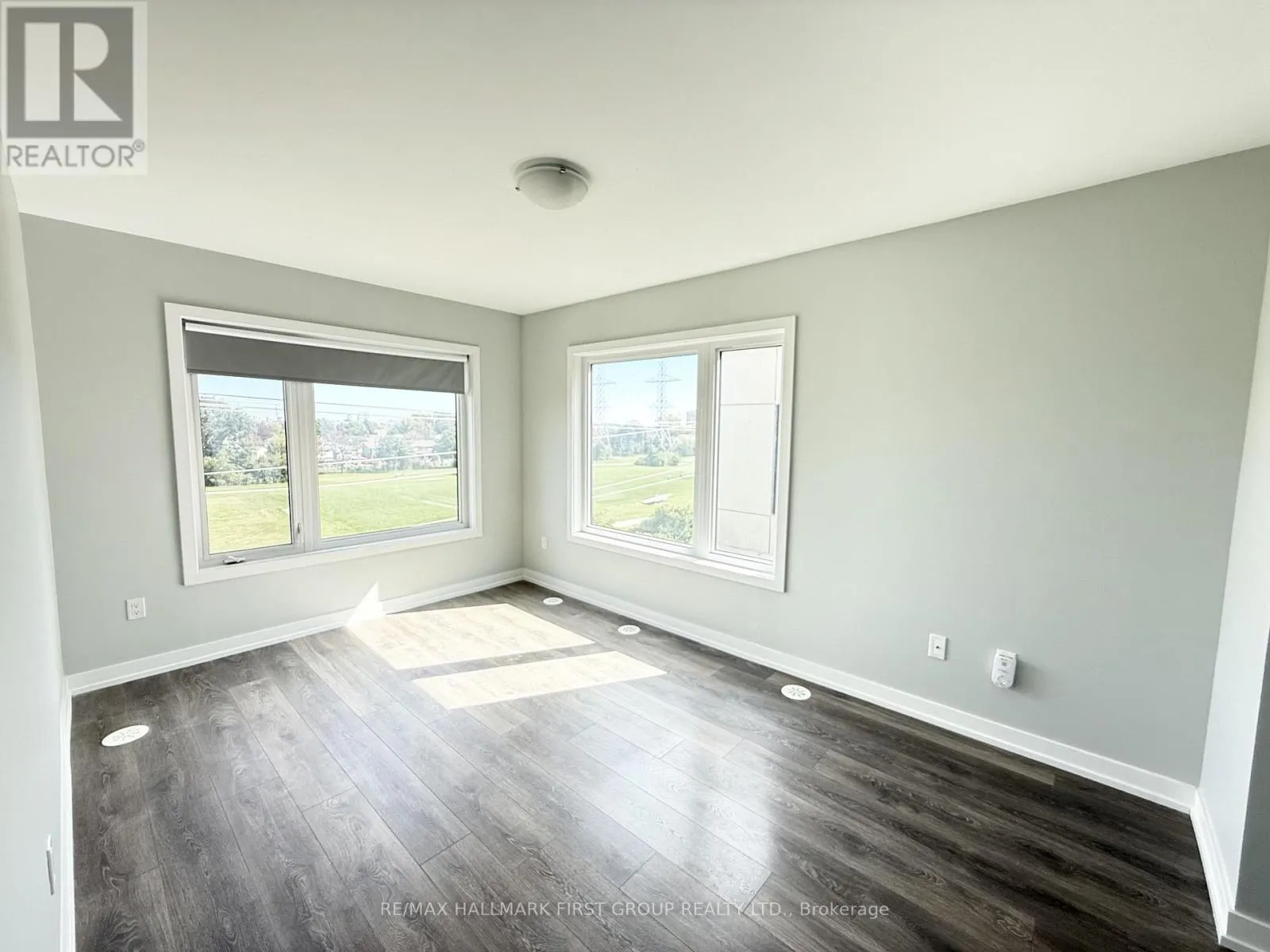 318 - 1555 KINGSTON ROAD