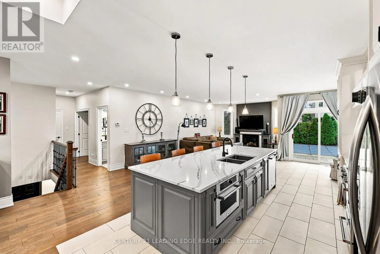 12 COASTVIEW COURT