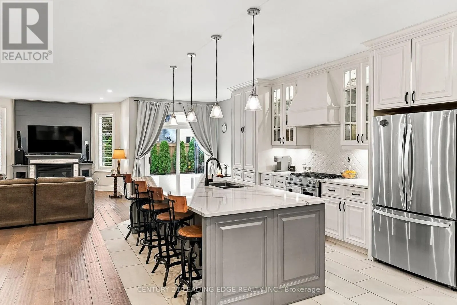 12 COASTVIEW COURT
