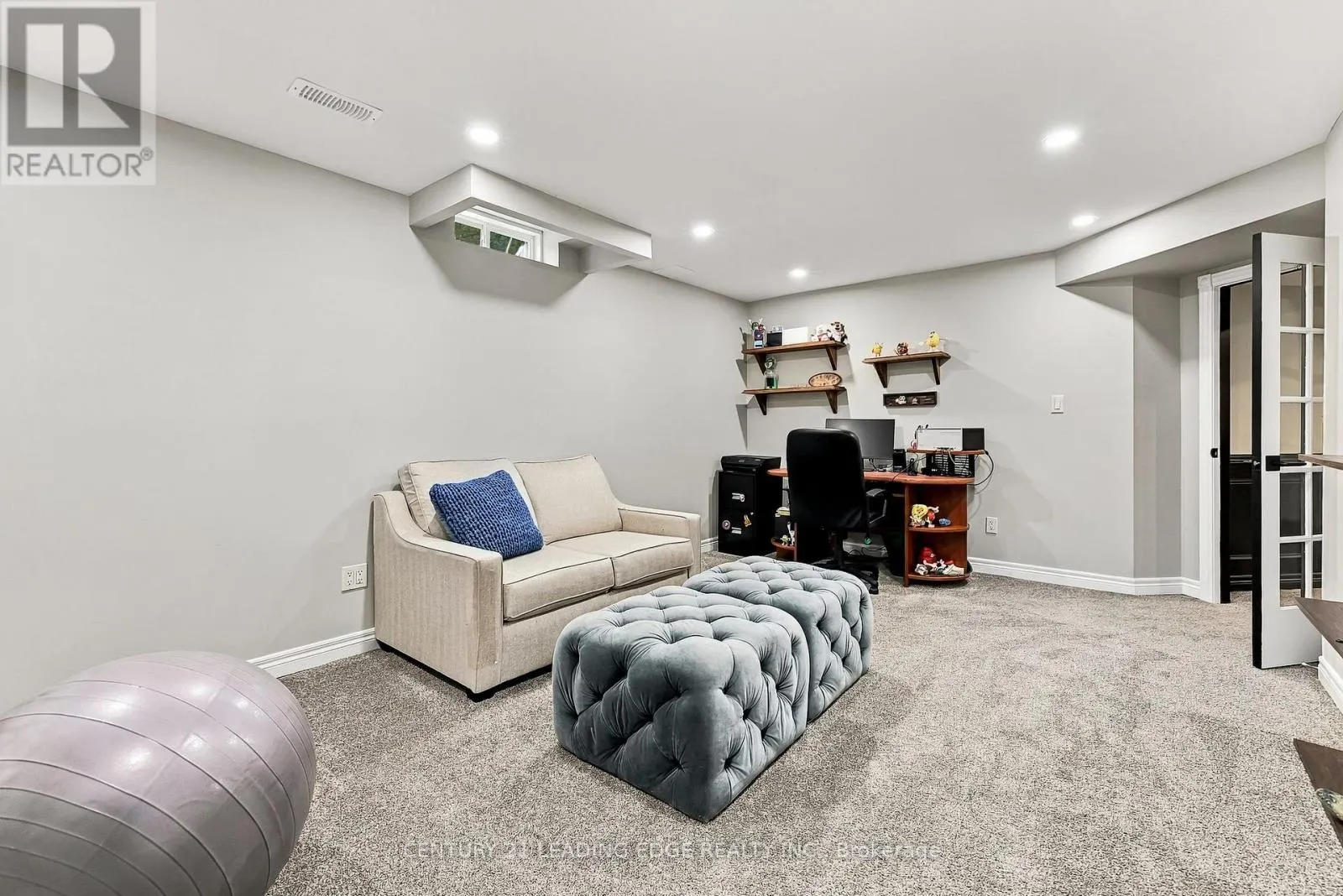 12 COASTVIEW COURT