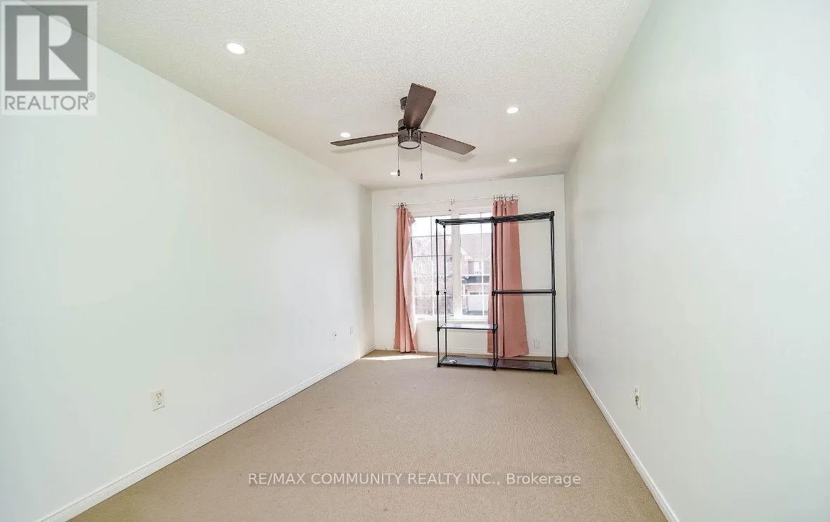 2 OGLEVIE DRIVE