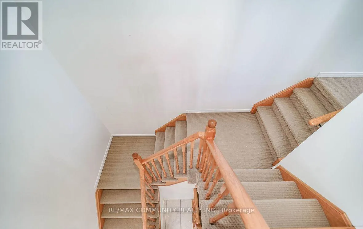 2 OGLEVIE DRIVE