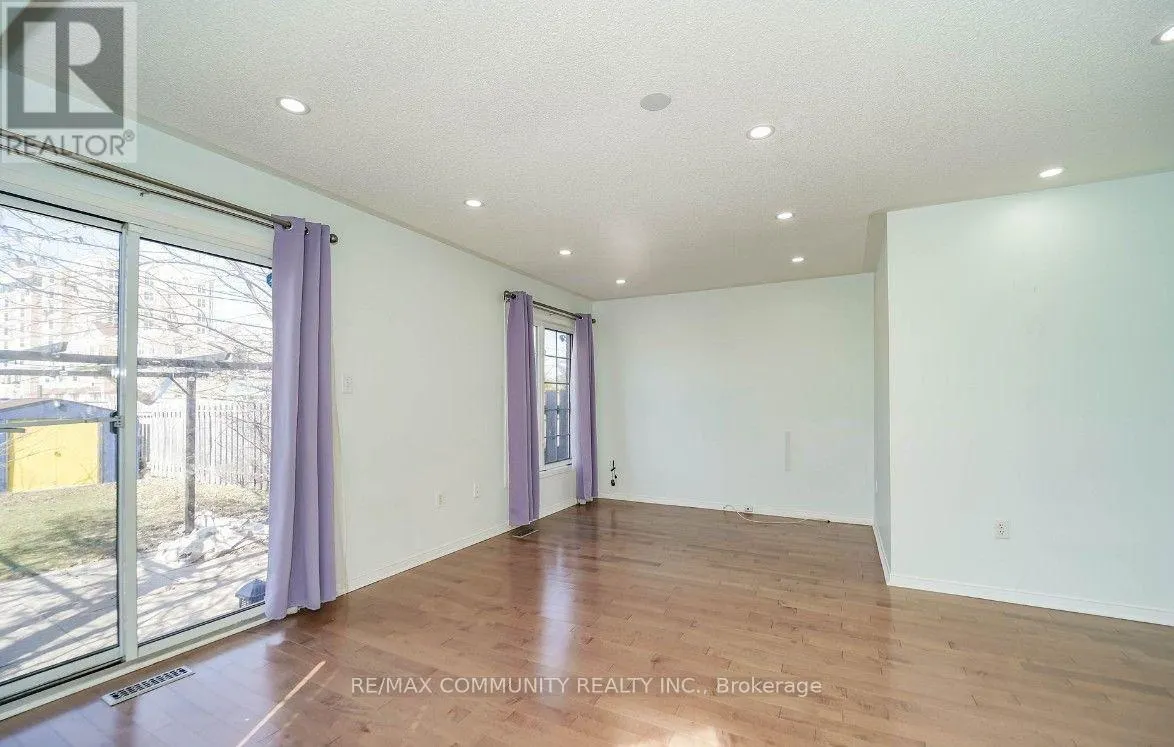 2 OGLEVIE DRIVE
