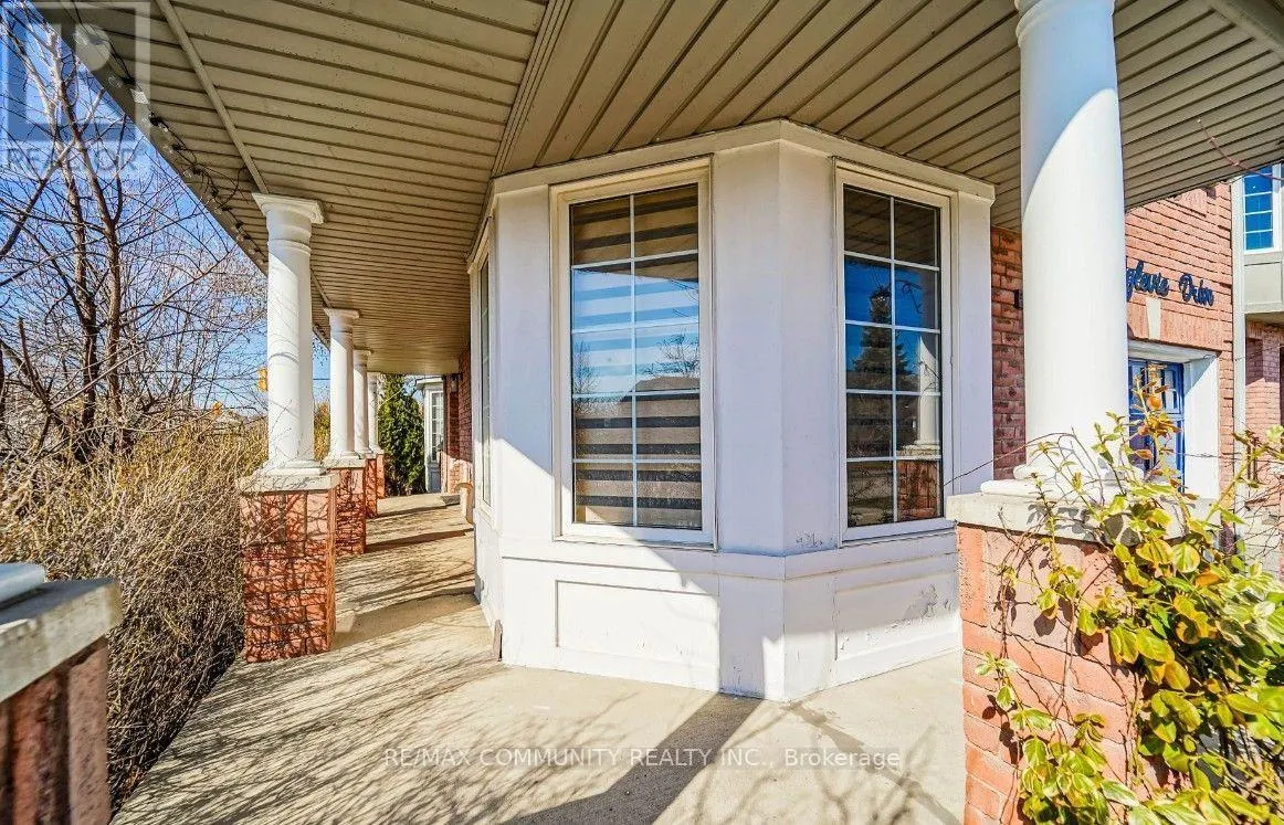 2 OGLEVIE DRIVE