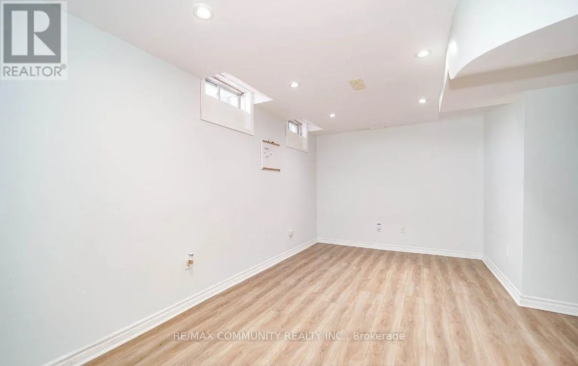 2 OGLEVIE DRIVE
