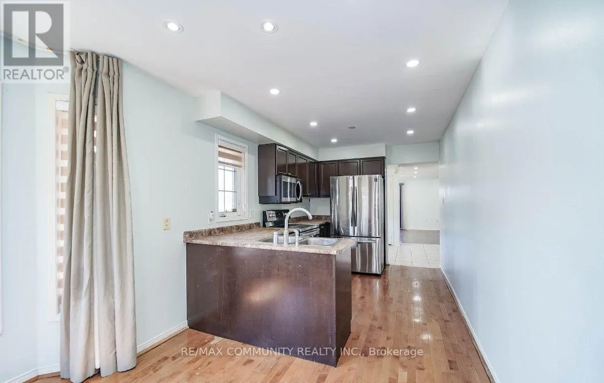 2 OGLEVIE DRIVE