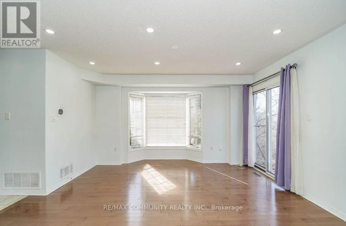 2 OGLEVIE DRIVE