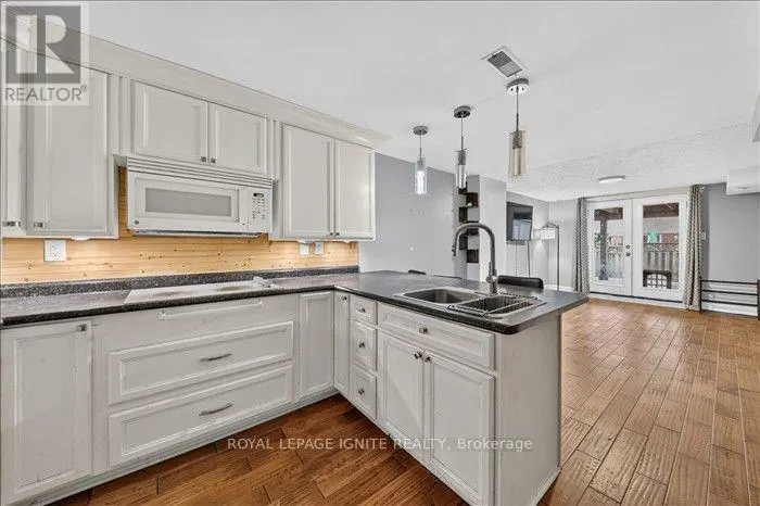 UPPER - 8 VAIL MEADOWS CRESCENT