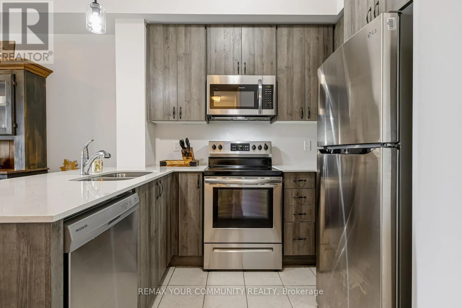 202 - 65 SHIPWAY AVENUE