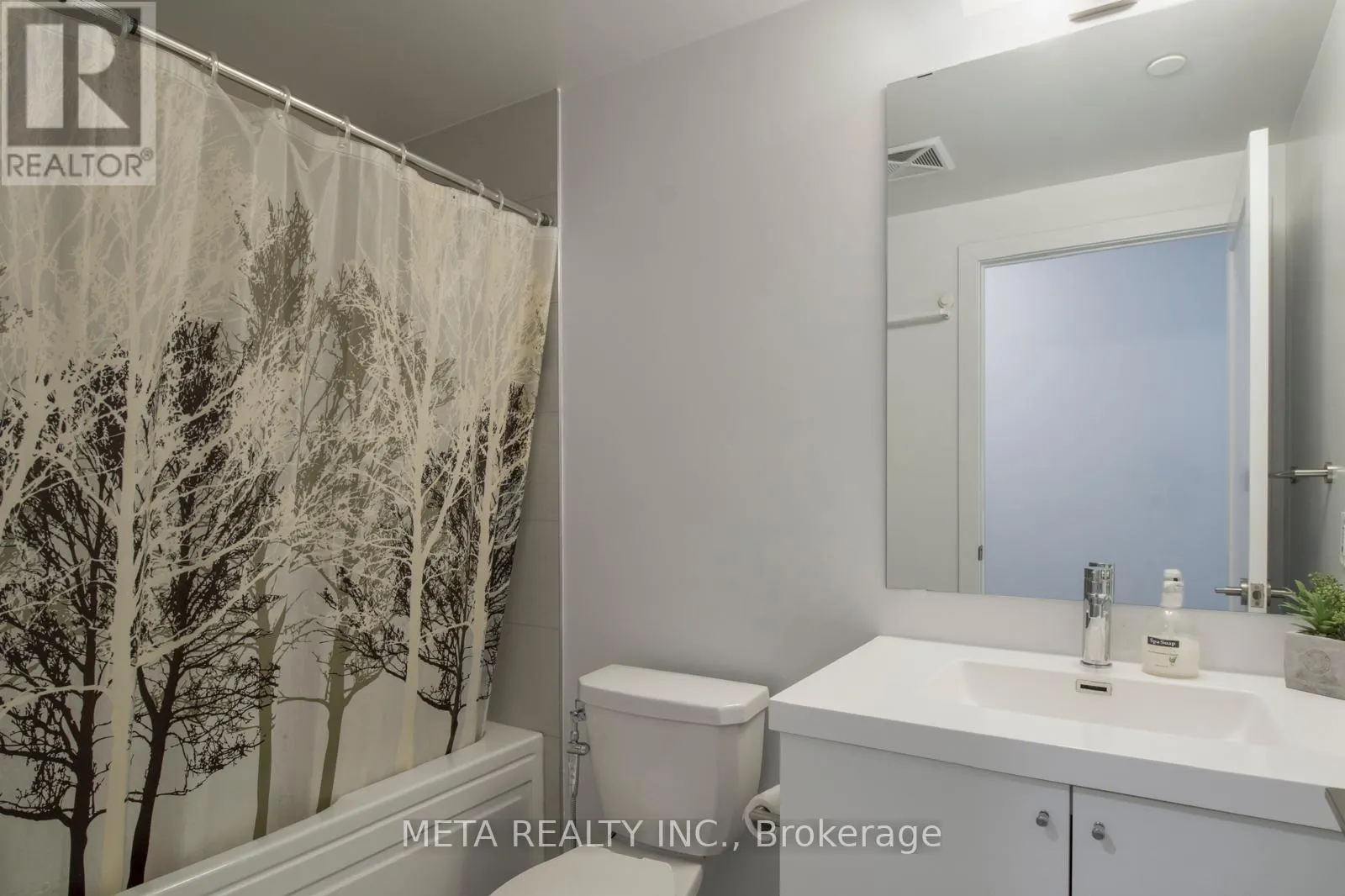502 - 2550 SIMCOE STREET N