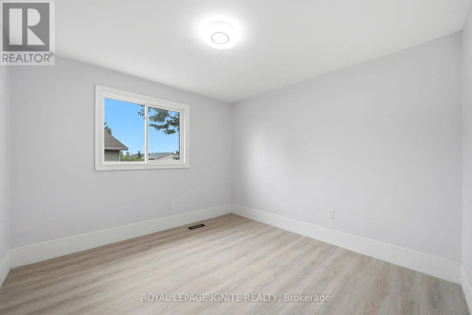 26 WINSTON CRESCENT