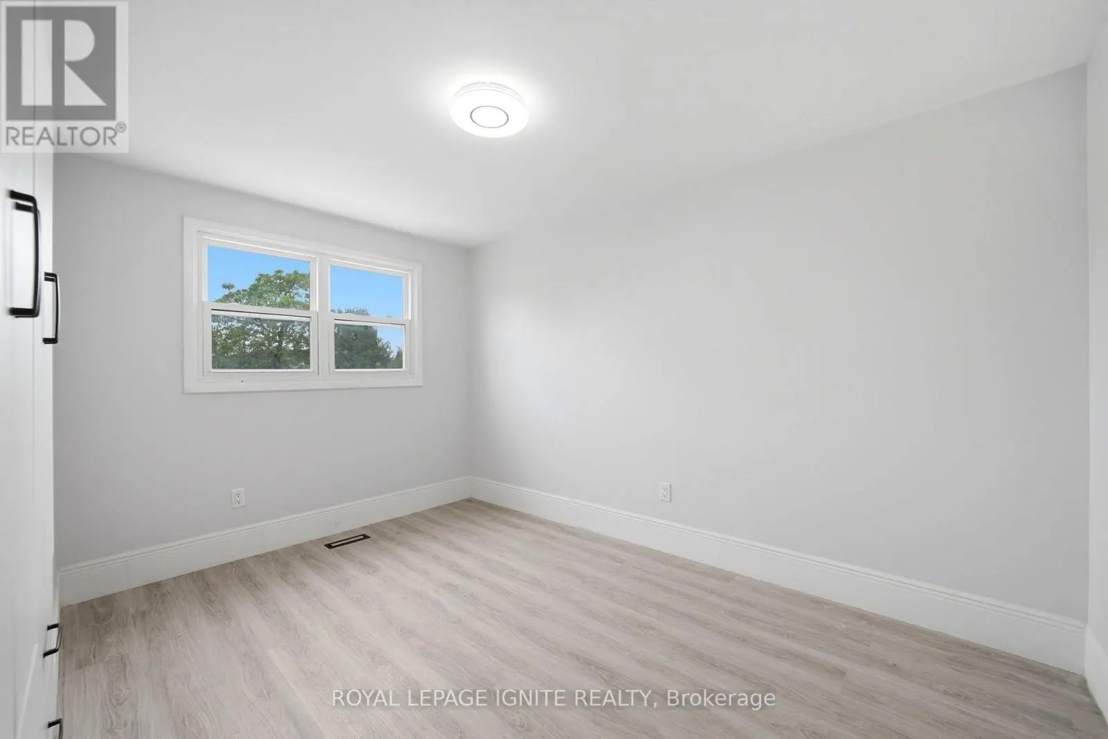 26 WINSTON CRESCENT
