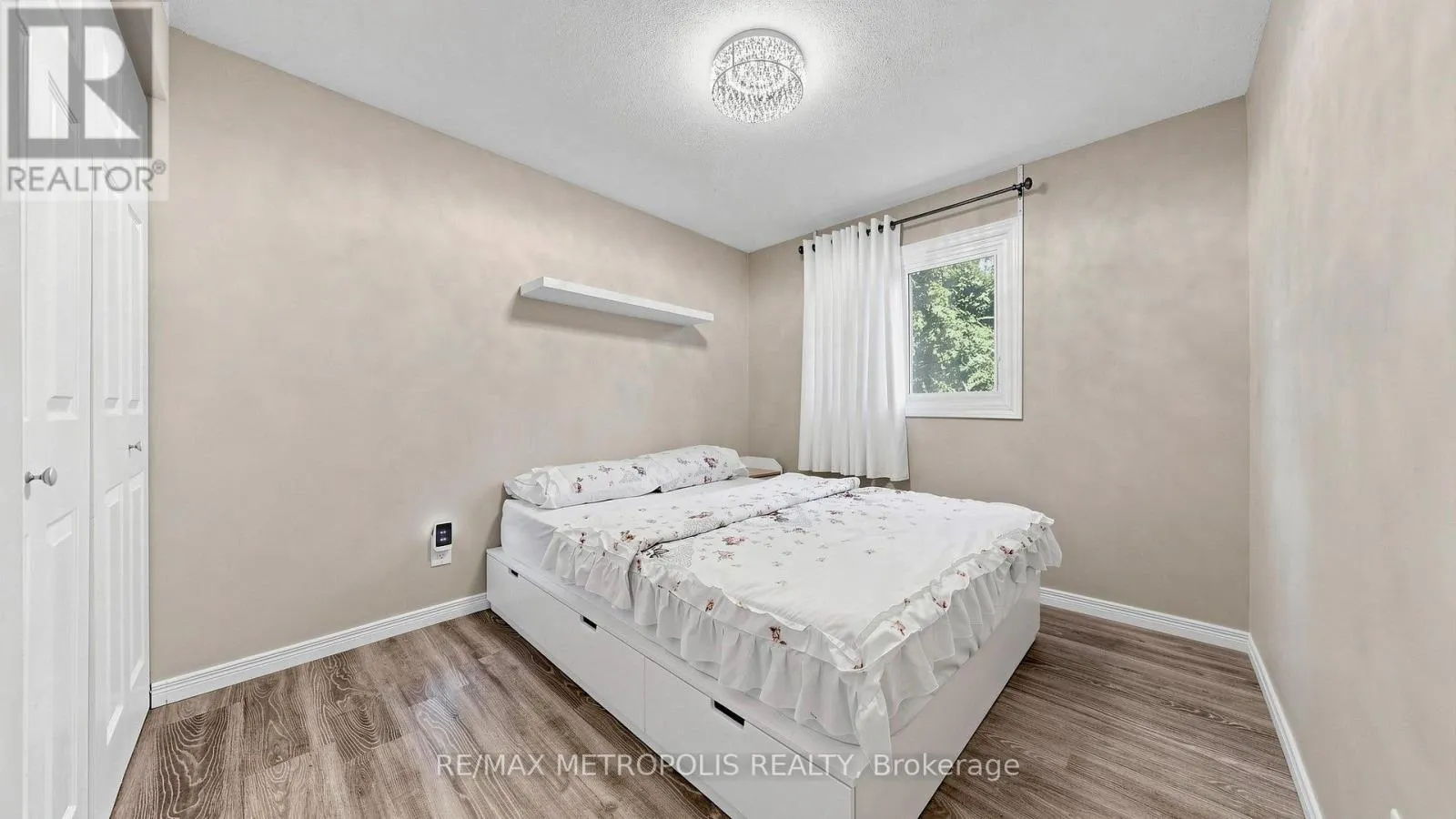 892 GENTRY CRESCENT