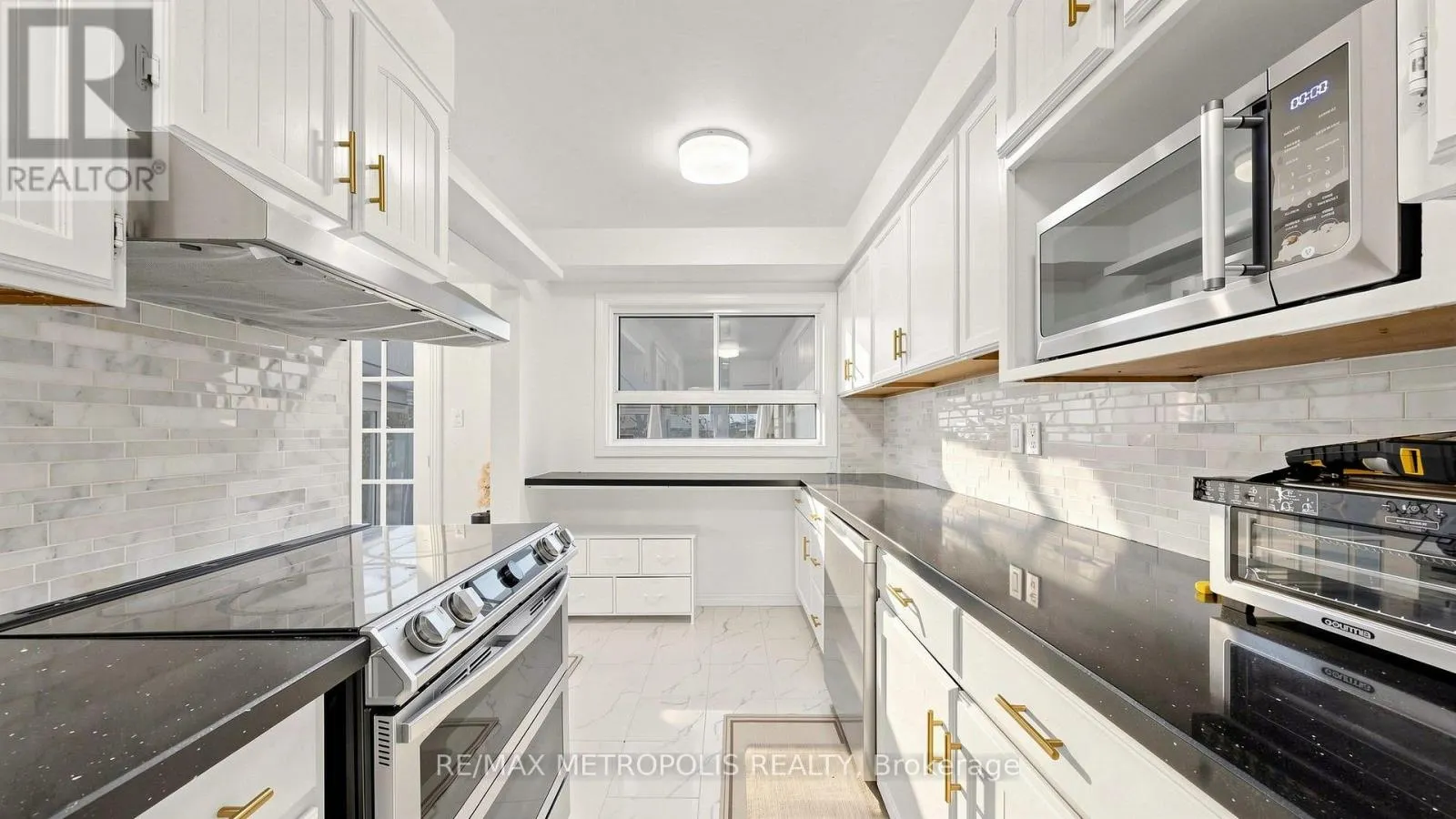 892 GENTRY CRESCENT