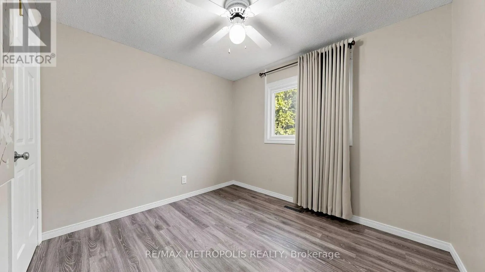 892 GENTRY CRESCENT
