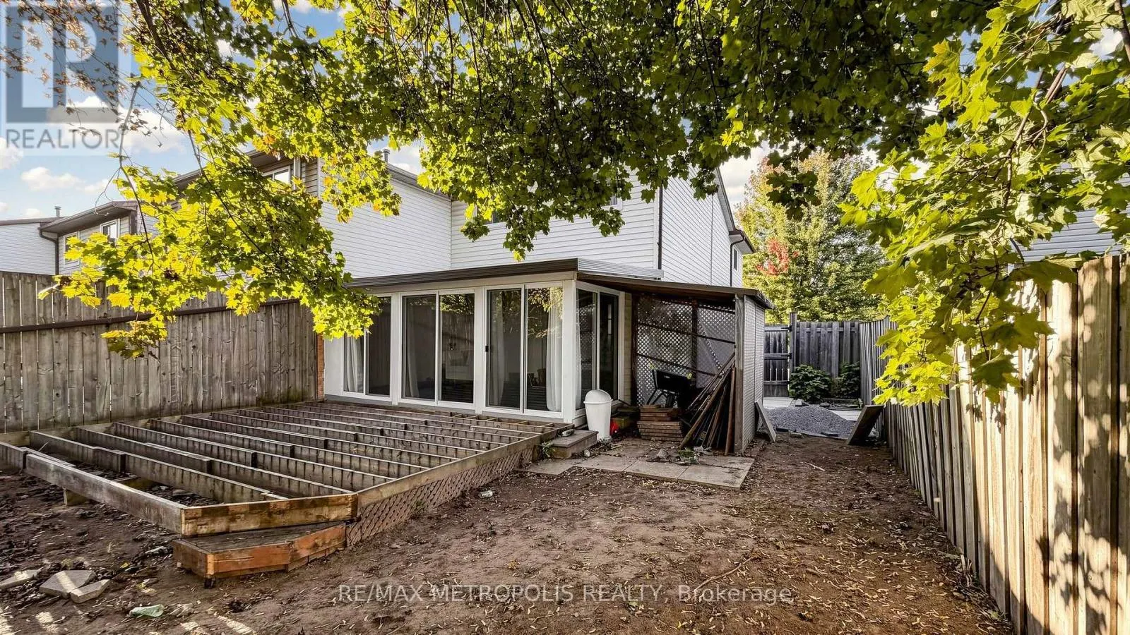 892 GENTRY CRESCENT
