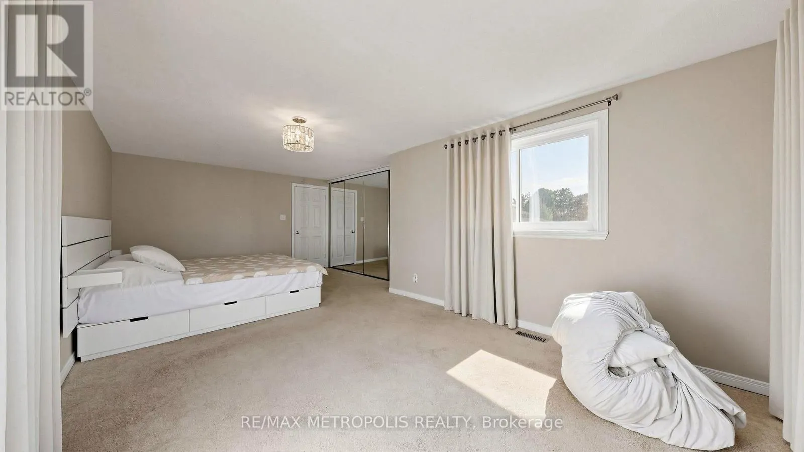 892 GENTRY CRESCENT