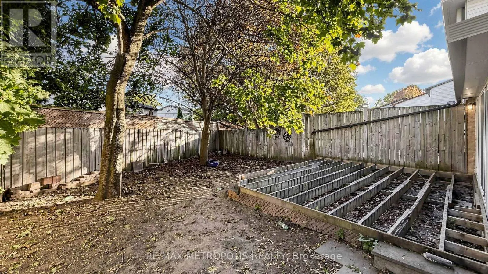 892 GENTRY CRESCENT