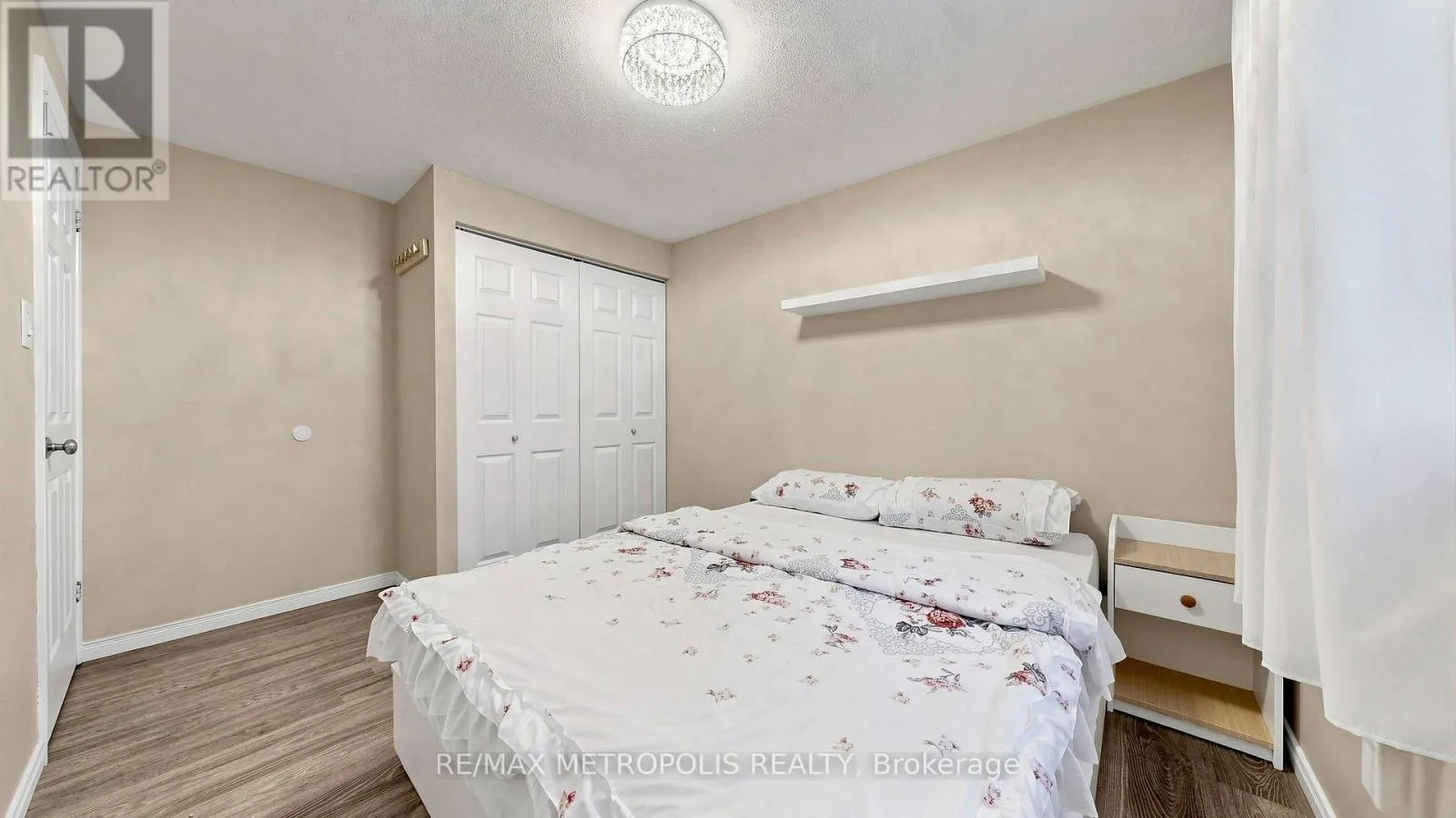 892 GENTRY CRESCENT