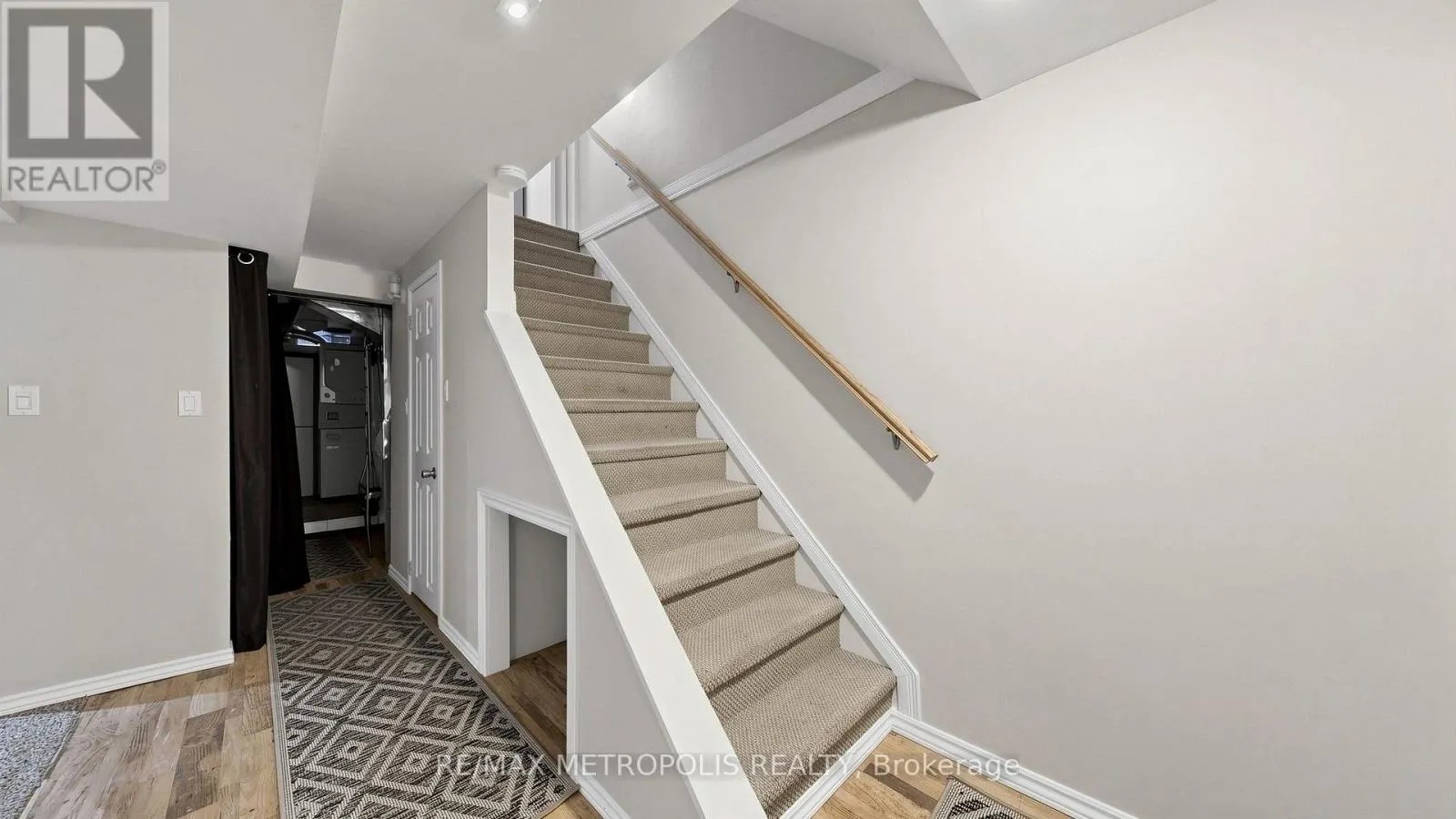 892 GENTRY CRESCENT