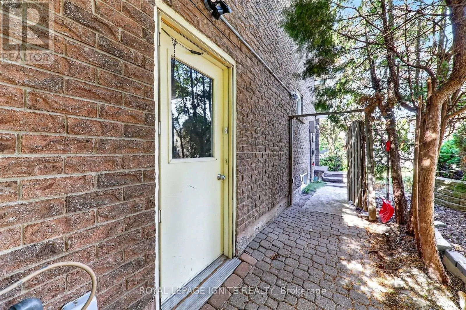 39 LONGFELLOW COURT