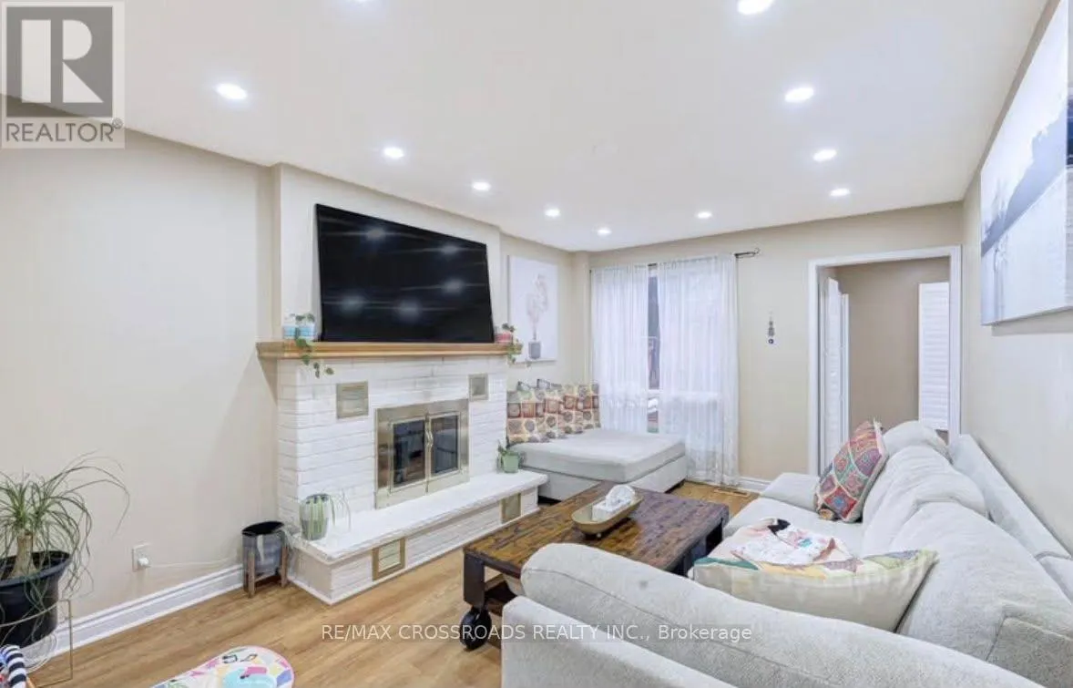 11 MURKAR CRESCENT
