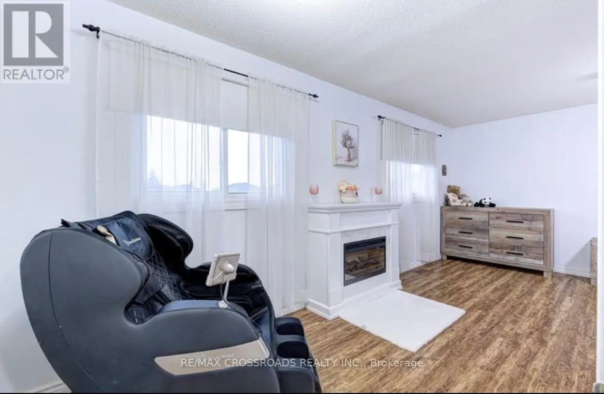 11 MURKAR CRESCENT