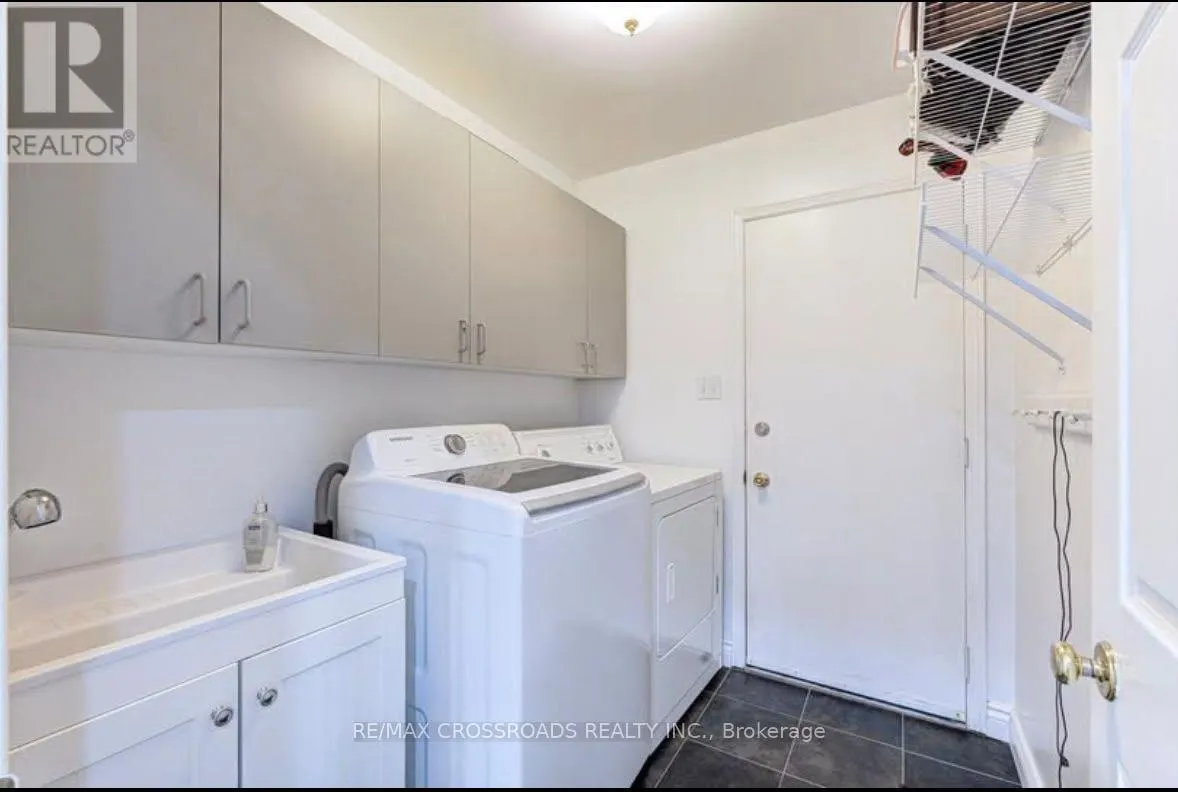 11 MURKAR CRESCENT