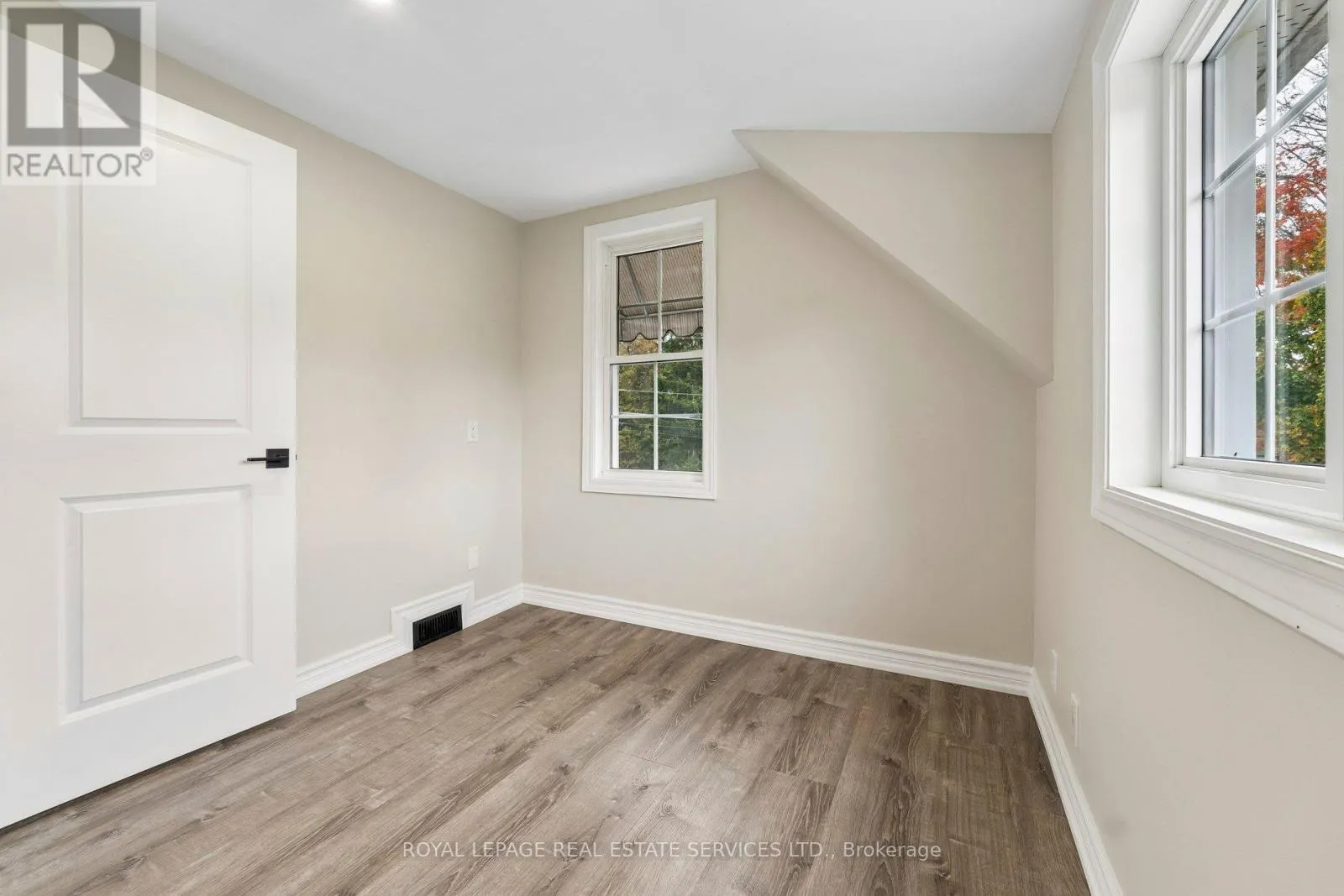 5290 OLD BROCK ROAD