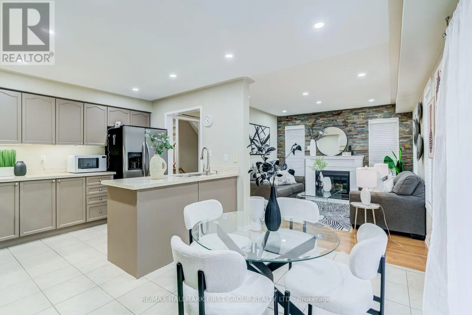 6 TANSLEY CRESCENT