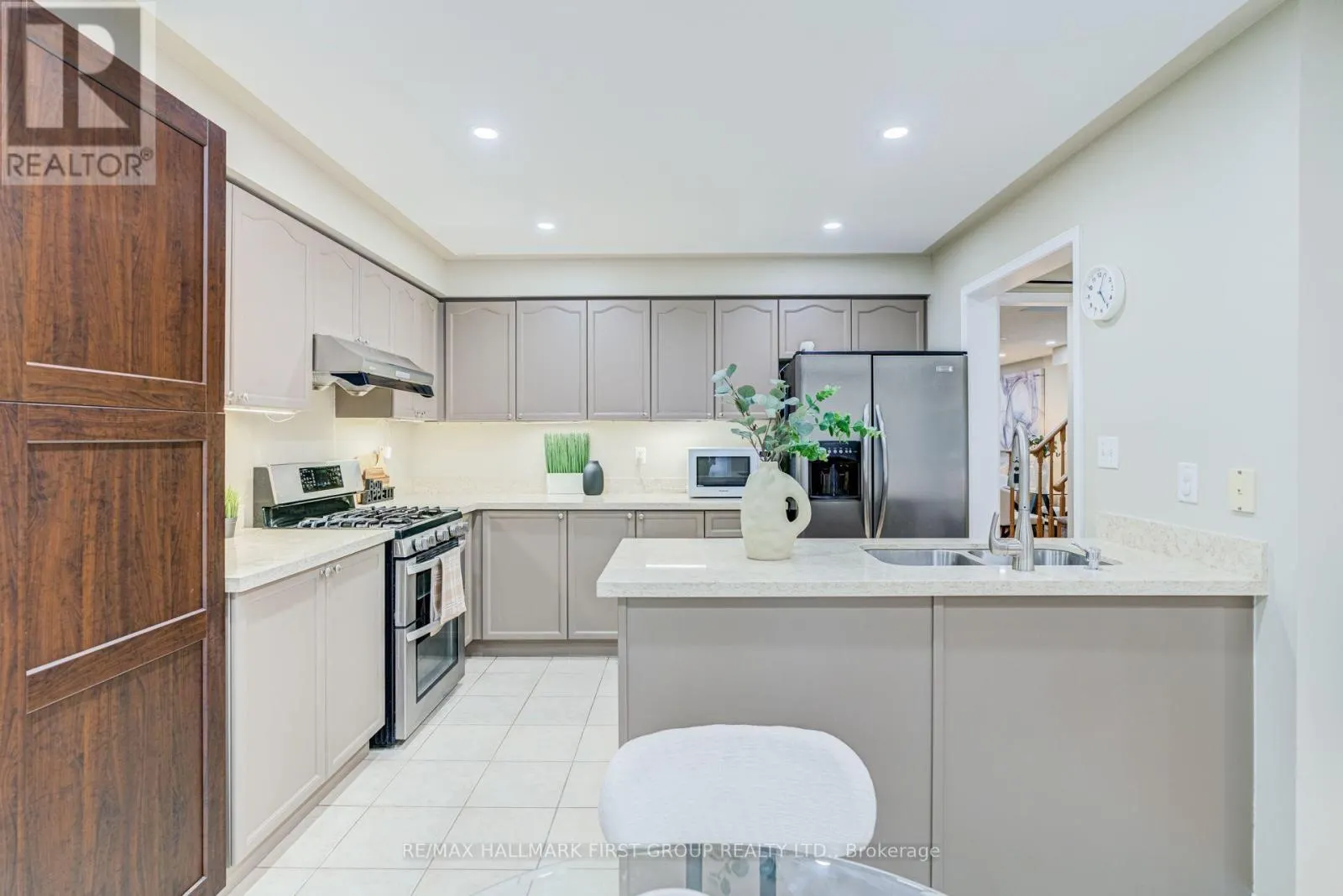 6 TANSLEY CRESCENT