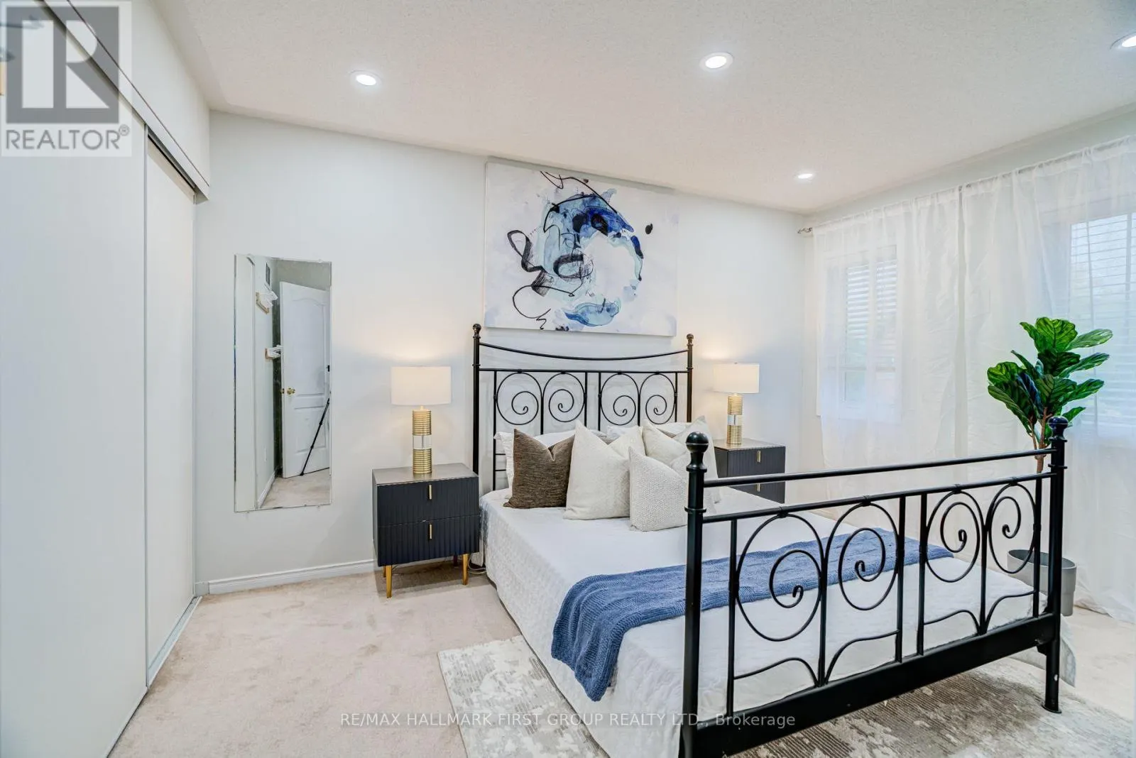 6 TANSLEY CRESCENT