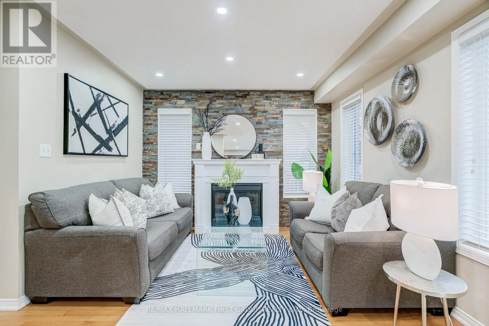 6 TANSLEY CRESCENT
