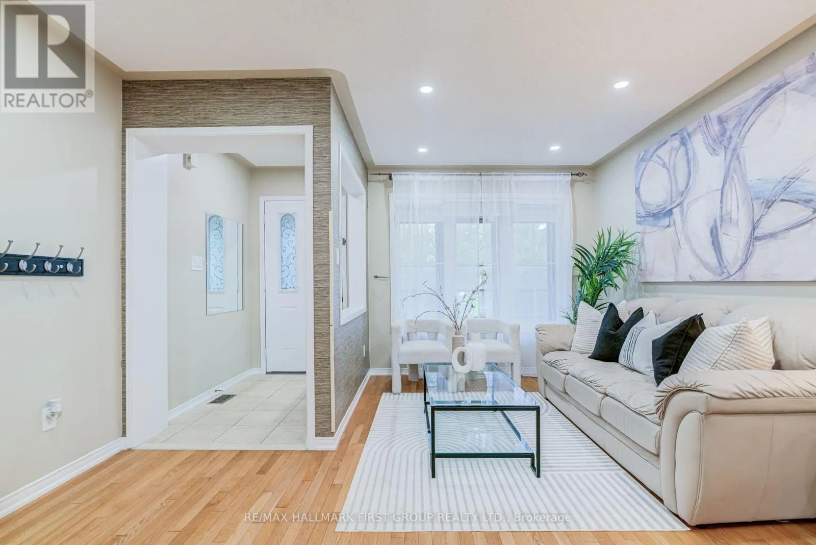 6 TANSLEY CRESCENT
