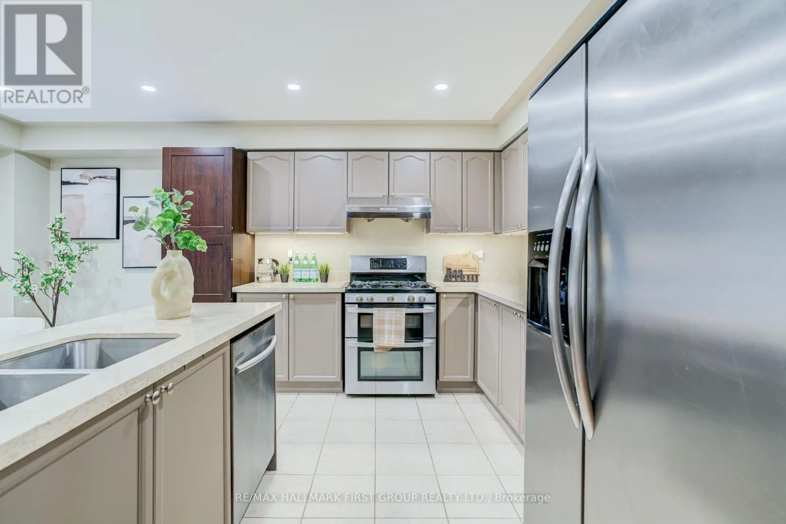 6 TANSLEY CRESCENT