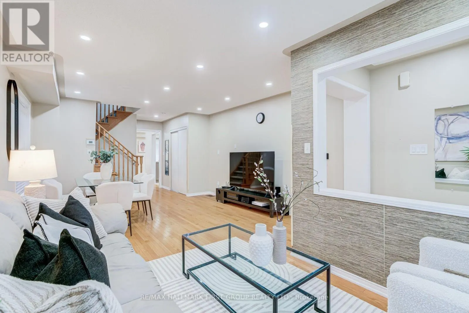 6 TANSLEY CRESCENT
